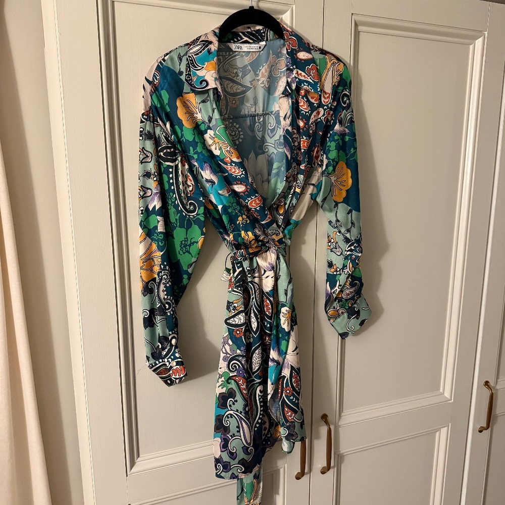 Zara Long Sleeve Button Up Floral Tie Dress